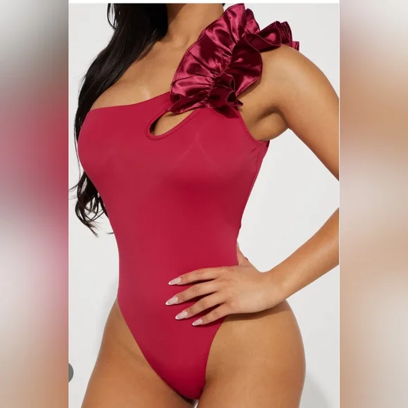 On piece swimsuit - Picture 2 of 3